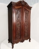 Платяной шкаф с резными дверцами  