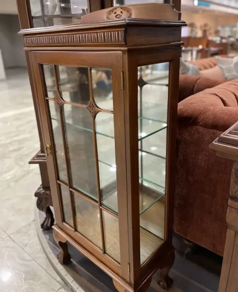 Витрина низкая в стиле Чиппендейл МИГ507 DCSC-M купить в интернет магазине Мебель из массива. Звоните +7 495 961-63-63 Мебель Индонезии